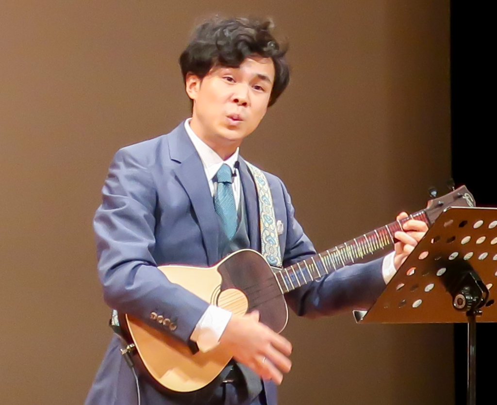 クアトロを弾く武田裕煕